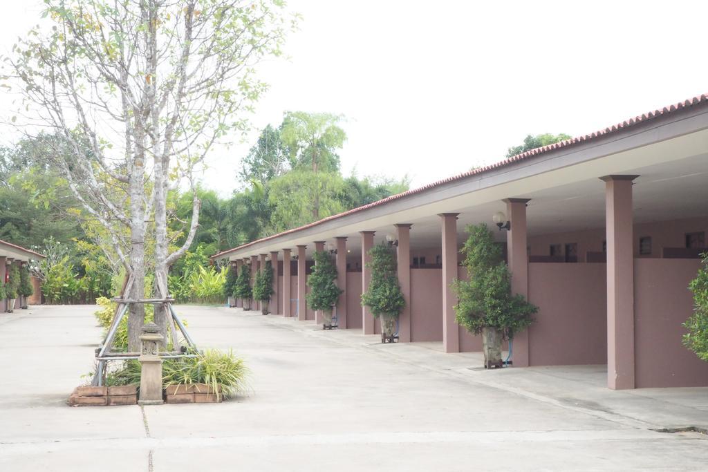 Rimmueng Resort Phanom Sarakham Esterno foto