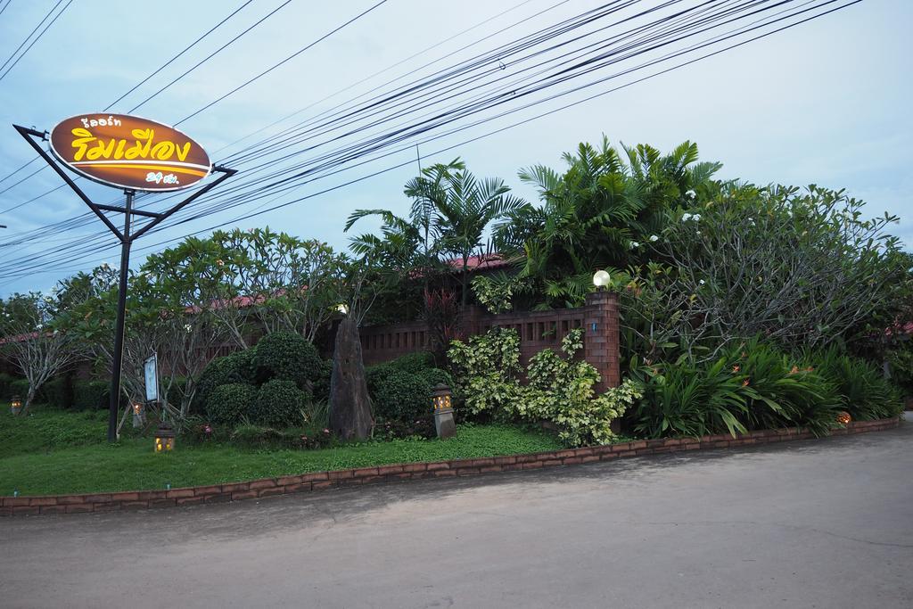Rimmueng Resort Phanom Sarakham Esterno foto